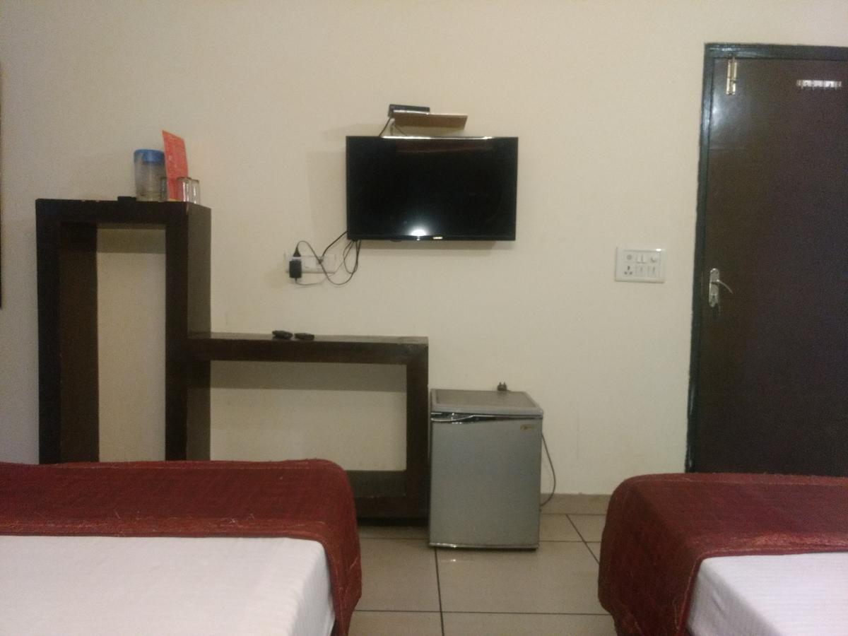 Hotel Sun Village Near New Delhi Railway Station Ngoại thất bức ảnh